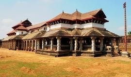 https://d3r8gwkgo0io6y.cloudfront.net/upload/moodabidri temple.jpg